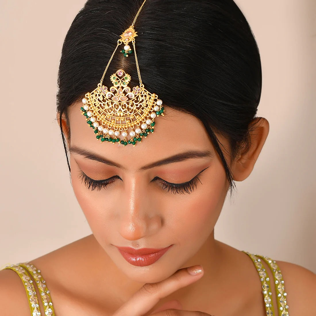 Abharan Ethnic White Pearls Maang Tika