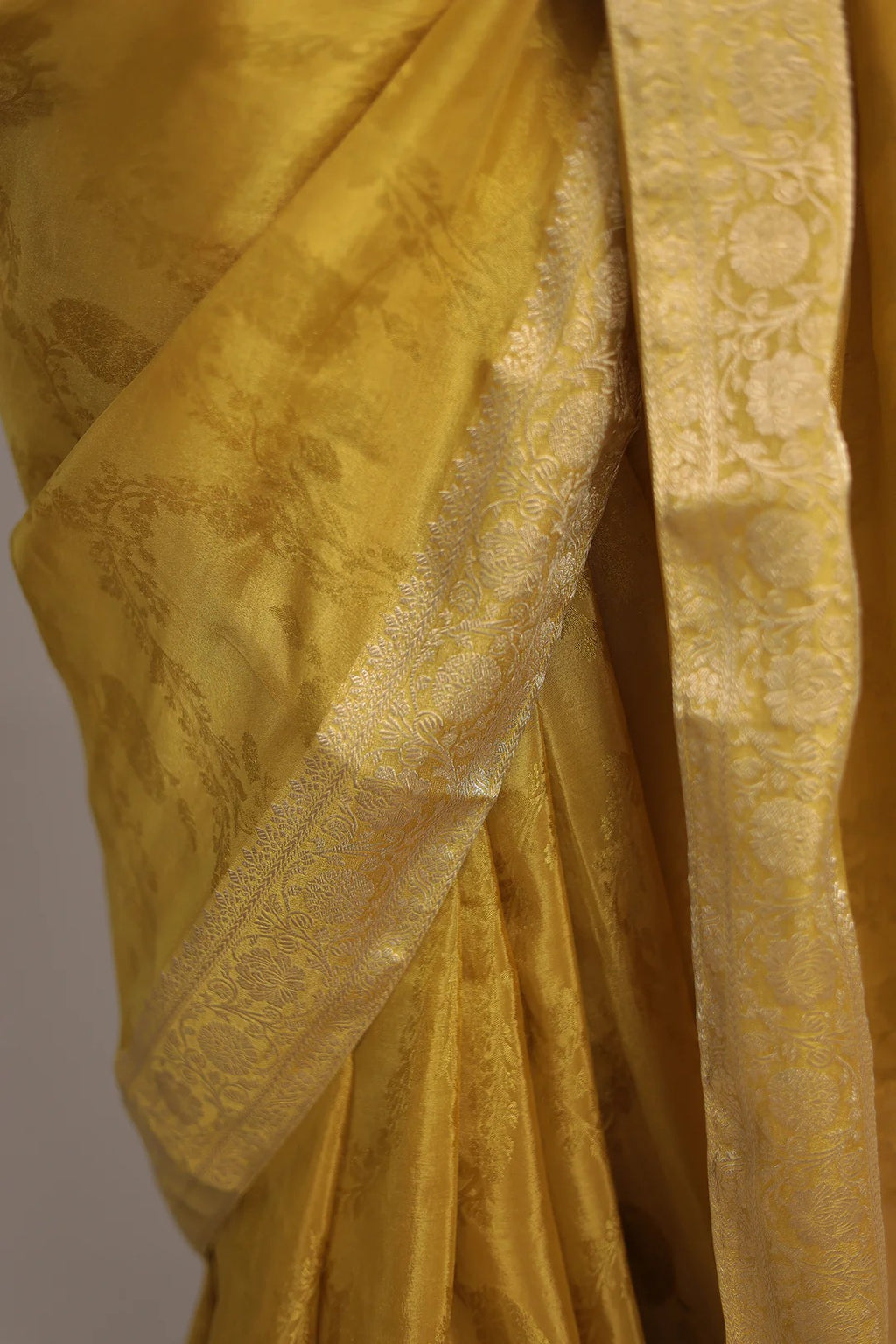 Luxurious Shimmer Tissue Saree with Traditional Handwoven Touch